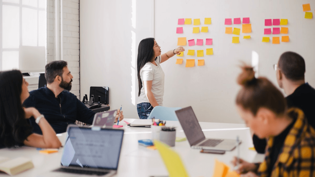 Copertina: Allineare il sito web aziendale agli obiettivi di business: come trasformare una vetrina inutile in un motore di lead generation