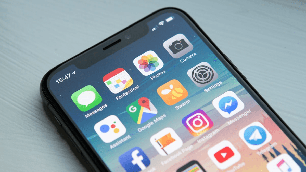 Copertina: Velocità del sito web su mobile: come ottimizzare l’esperienza di navigazione da smartphone per azzerare gli abbandoni